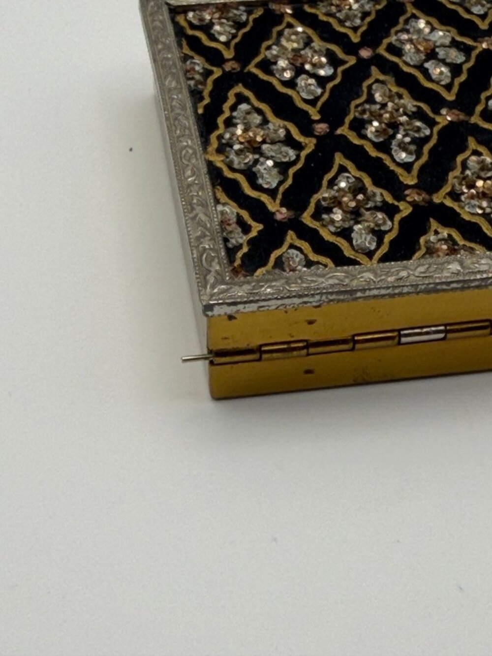 Vintage Ornate Beaded Vanity Compact Makeup Case Secret Compartment VTG 1950's - Picture 4 of 15